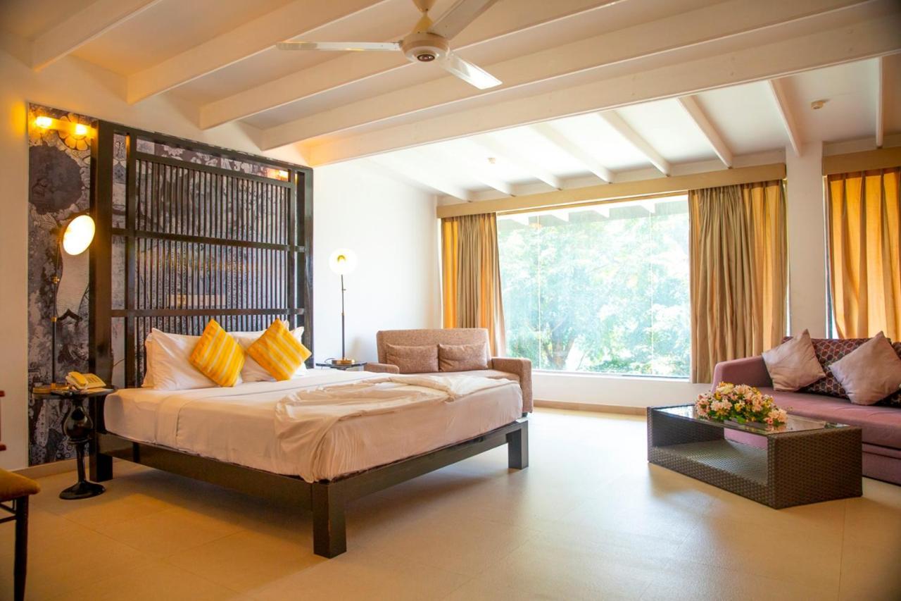 Thilanka Hotel Канди Екстериор снимка