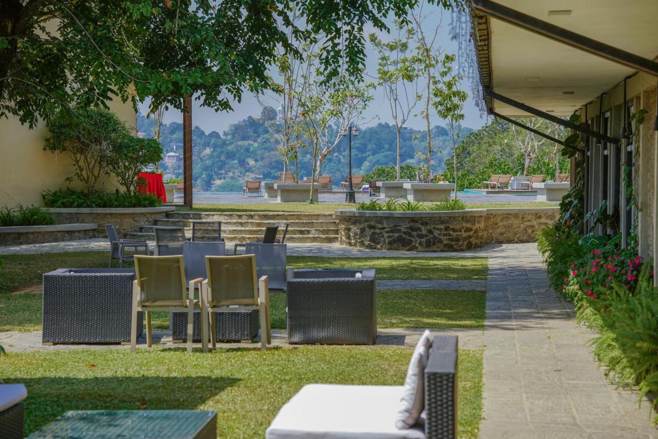 Thilanka Hotel Канди Екстериор снимка