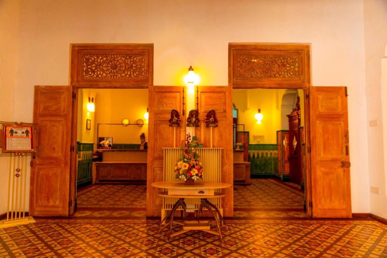 Thilanka Hotel Канди Екстериор снимка