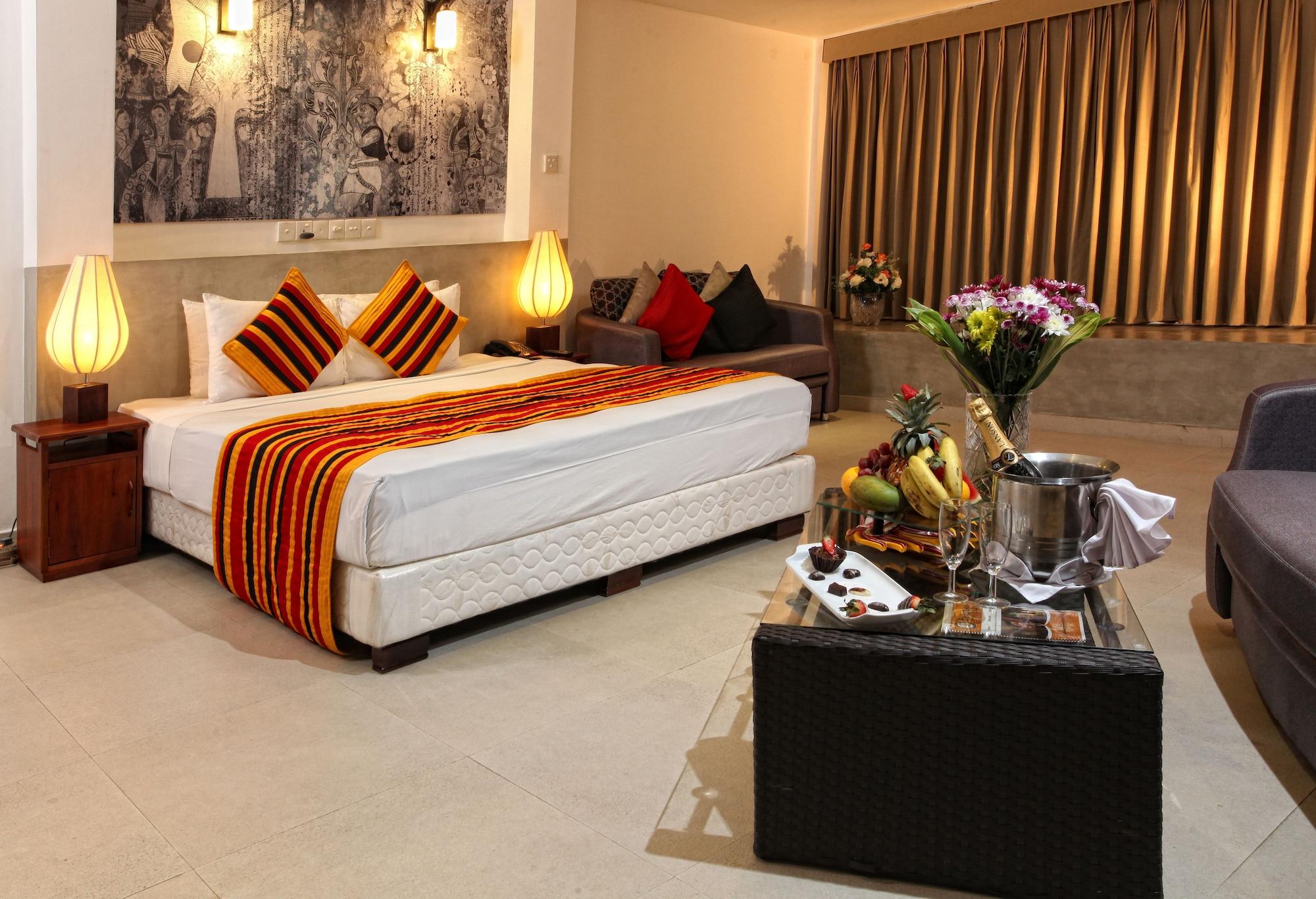 Thilanka Hotel Канди Екстериор снимка