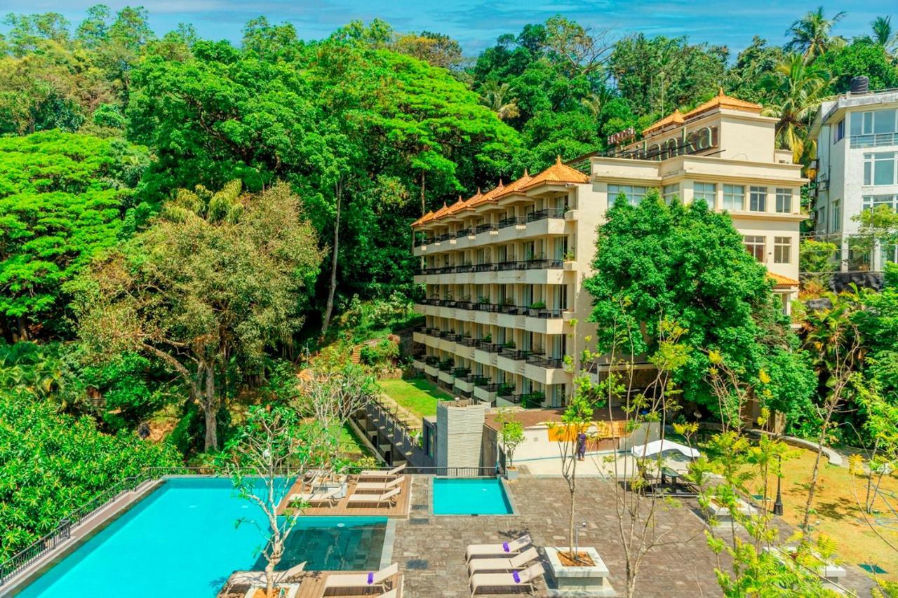 Thilanka Hotel Канди Екстериор снимка