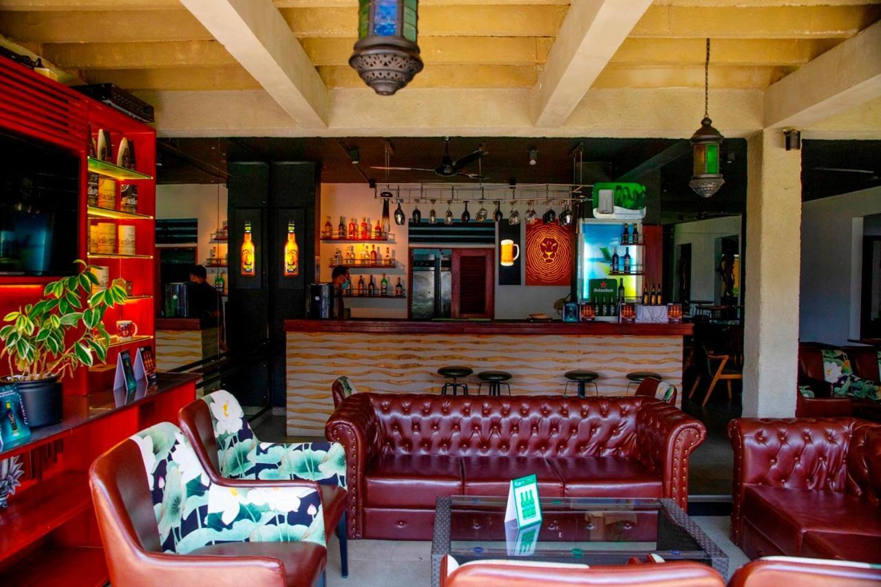 Thilanka Hotel Канди Екстериор снимка