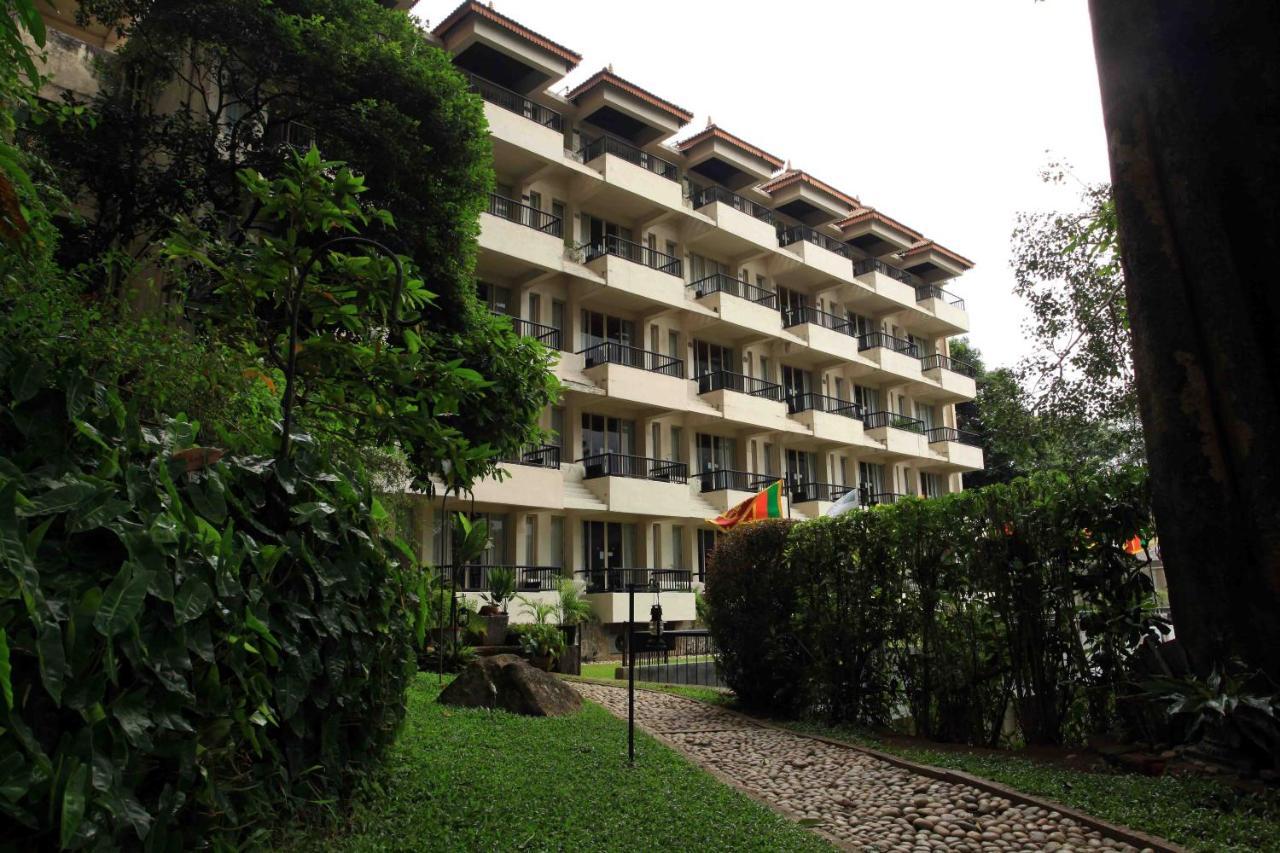 Thilanka Hotel Канди Екстериор снимка