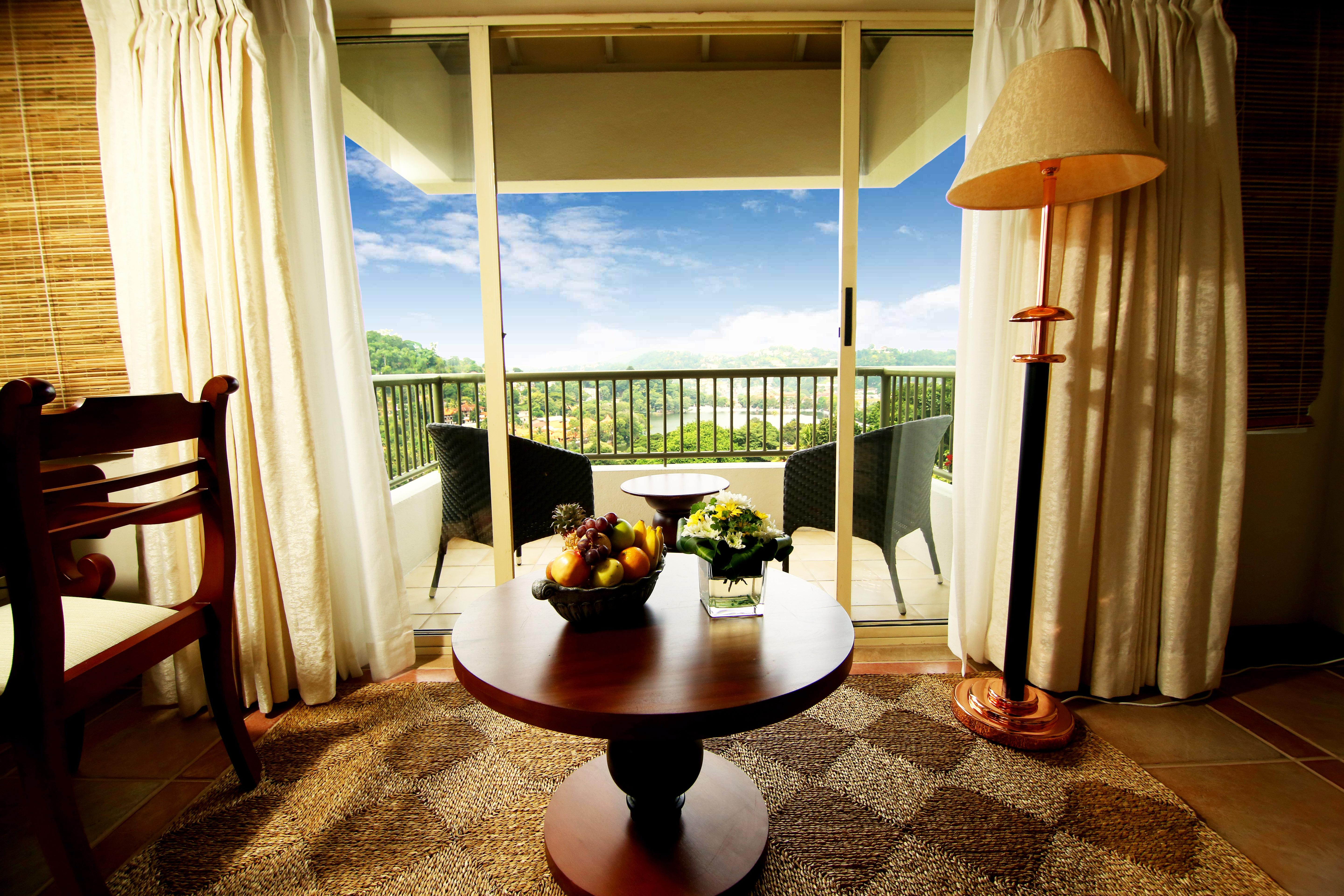 Thilanka Hotel Канди Екстериор снимка