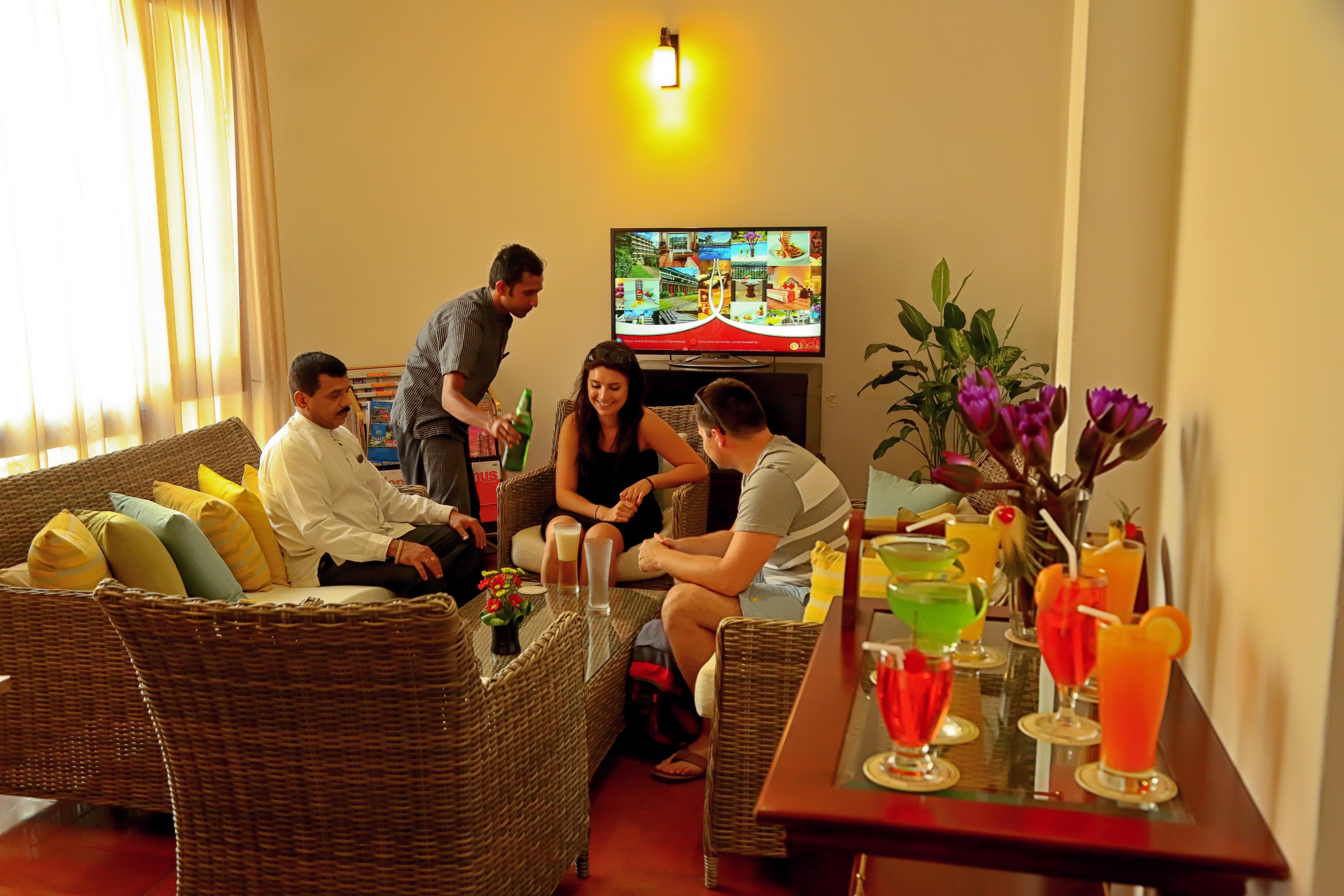 Thilanka Hotel Канди Екстериор снимка