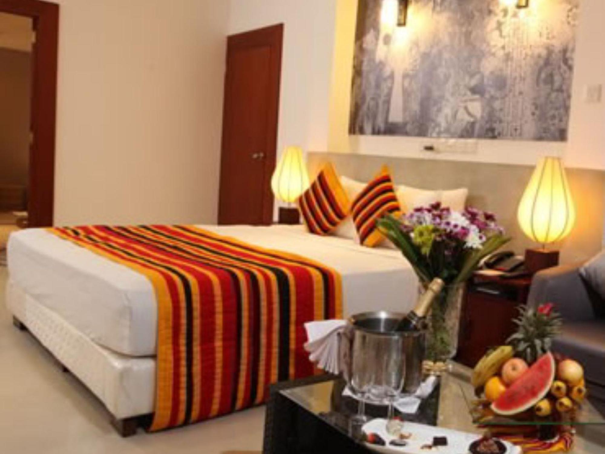 Thilanka Hotel Канди Екстериор снимка