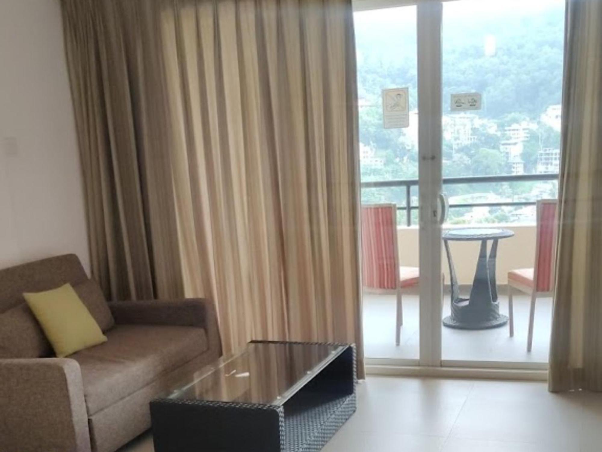 Thilanka Hotel Канди Екстериор снимка