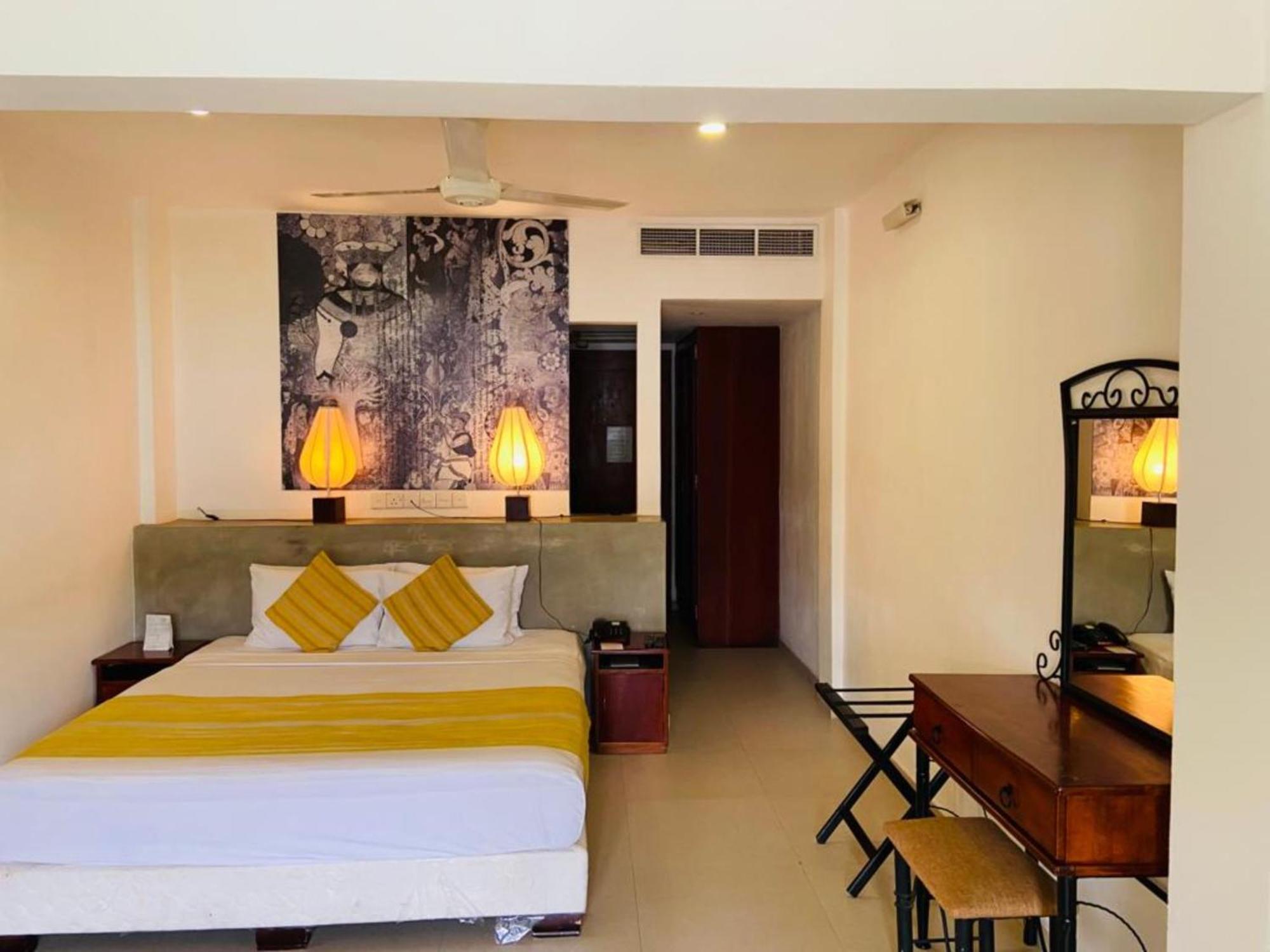 Thilanka Hotel Канди Екстериор снимка