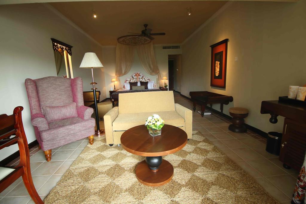 Thilanka Hotel Канди Екстериор снимка