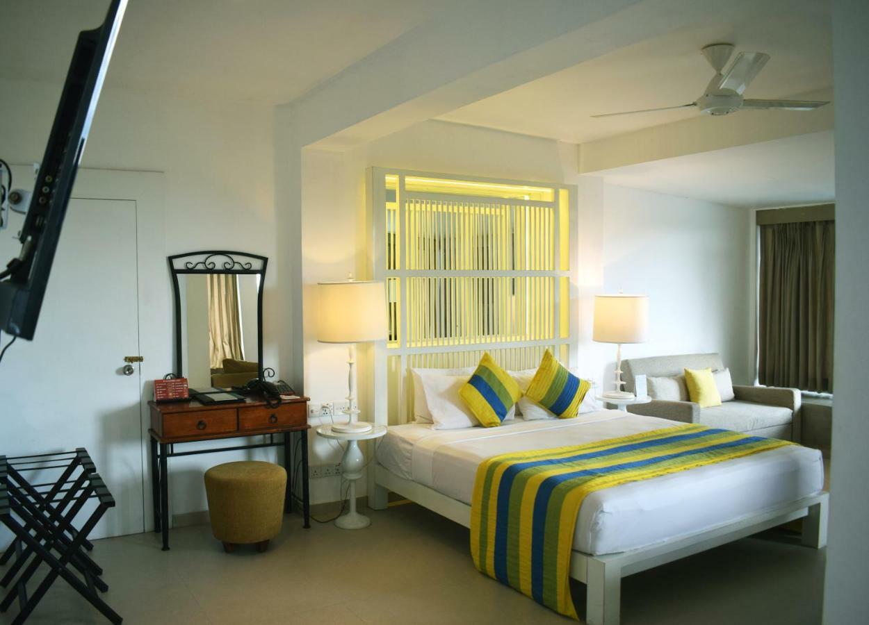 Thilanka Hotel Канди Екстериор снимка