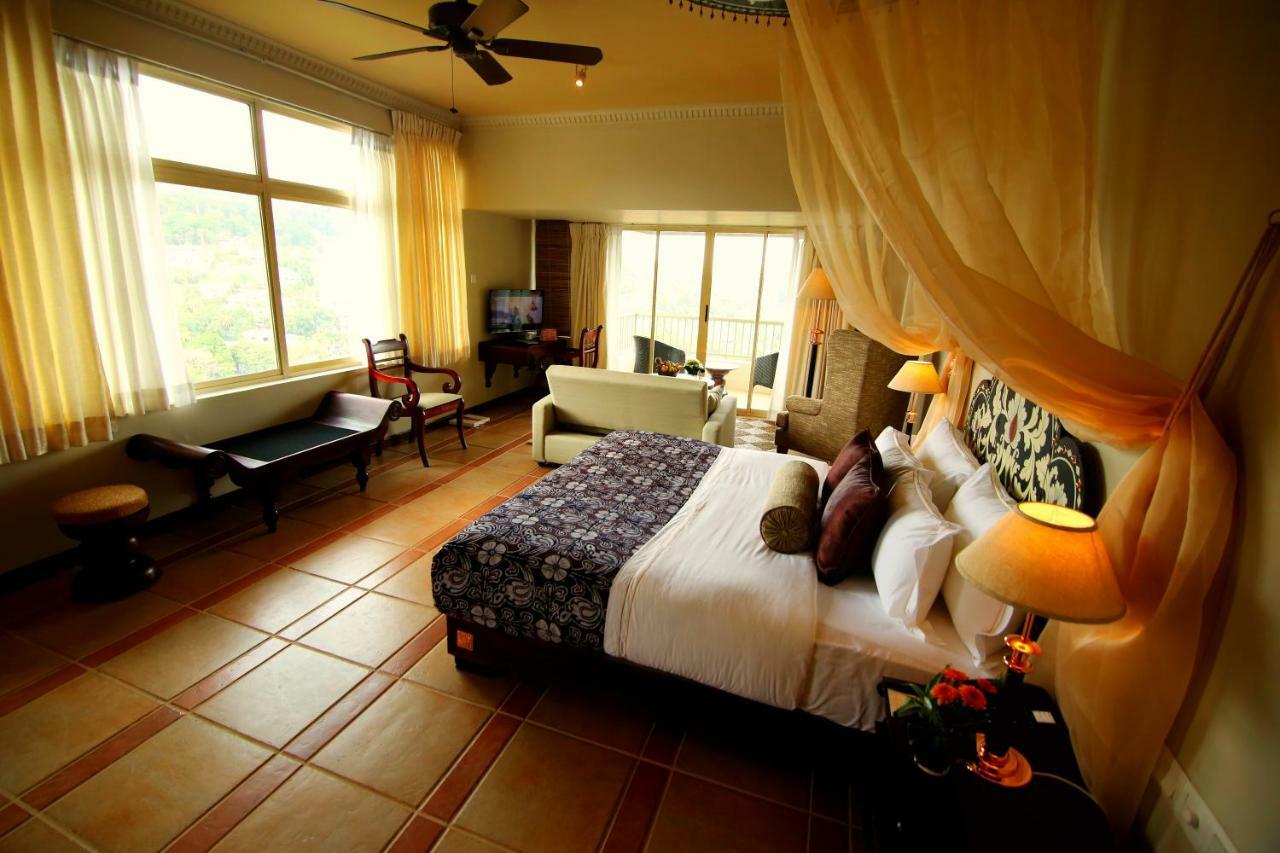 Thilanka Hotel Канди Екстериор снимка